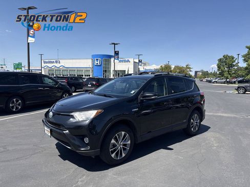 Used 2018 Toyota RAV4 XLE AWD/4WD image 1