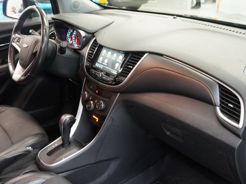 Used 2019 Chevrolet Trax LT w/ LT Convenience Package AWD/4WD image 25