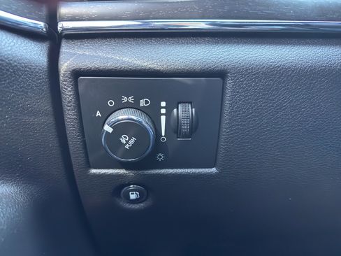 Used 2018 Jeep Grand Cherokee Limited image 24