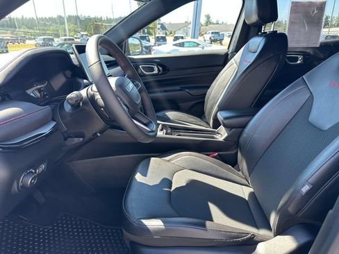 Used 2025 Jeep Compass Trailhawk AWD/4WD image 9