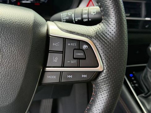 Used 2025 Toyota Sienna Platinum FWD image 20