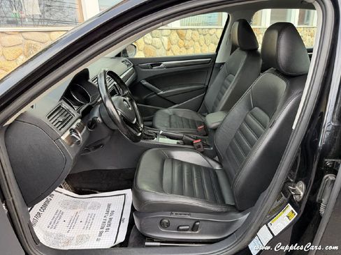 Used 2017 Volkswagen Passat 1.8T SEL Premium image 4