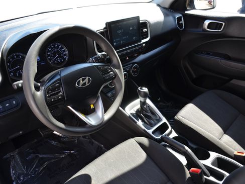 Used 2022 Hyundai Venue SE image 13