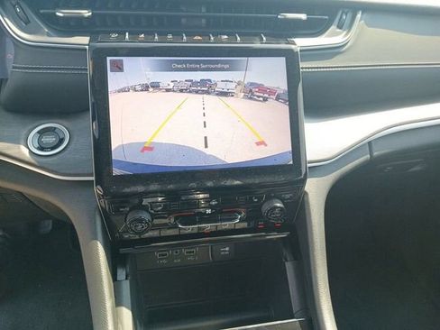 New 2023 Jeep Grand Cherokee Limited image 22