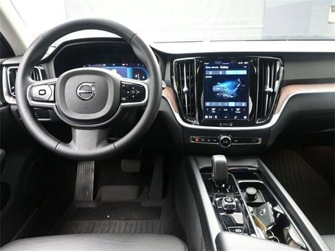 Used 2023 Volvo V60 B5 Cross Country Plus w/ Climate Package AWD/4WD image 9