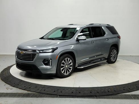 Used 2023 Chevrolet Traverse Premier FWD image 4