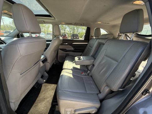 Used 2016 Toyota Highlander XLE AWD/4WD image 22