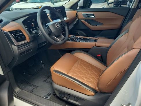 Used 2025 Nissan Rogue Platinum w/ Platinum Premium Package FWD image 17
