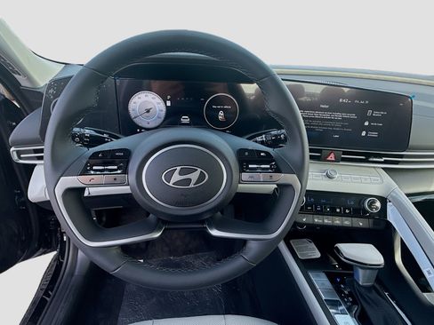 New 2026 Hyundai Elantra Limited FWD image 8