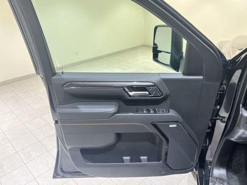 Used 2025 GMC Sierra 2500 AT4 image 21