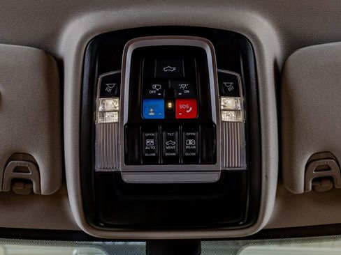 Used 2024 RAM 2500 Limited w/ Towing Technology Group AWD/4WD image 30