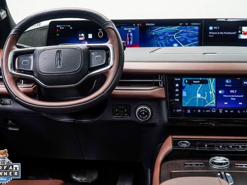 Used 2025 Lincoln Navigator Reserve AWD/4WD image 19