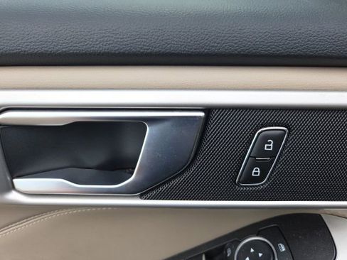 Used 2023 Ford Explorer XLT image 24