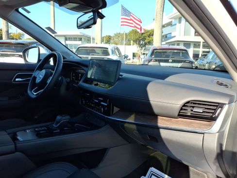 Certified 2024 Nissan Rogue Platinum w/ Platinum Premium Package image 20