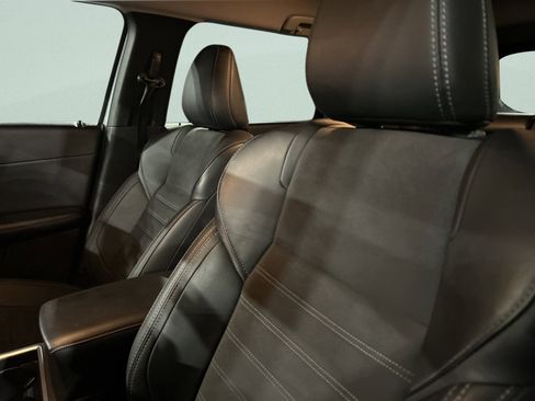 Used 2024 Mitsubishi Outlander SE image 12