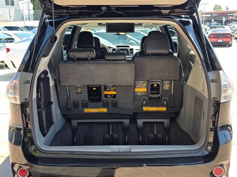 Used 2014 Toyota Sienna SE w/ SE Premium Package w/Entune FWD image 19