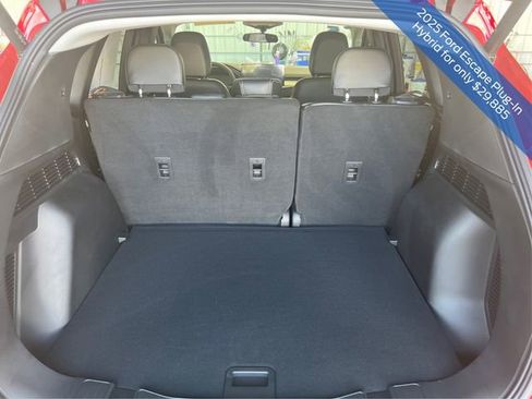 Used 2025 Ford Escape SE image 12