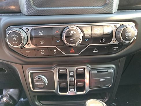 Used 2021 Jeep Wrangler Unlimited Sahara image 21