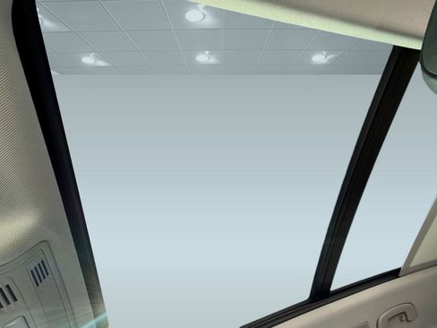 Used 2021 Volkswagen Tiguan SE w/ Panoramic Sunroof Package image 12