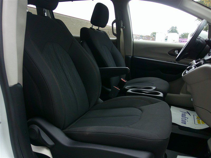 Used 2018 Chrysler Pacifica Touring Plus FWD image 22
