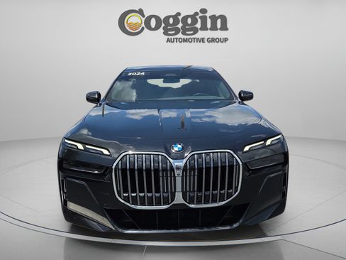Used 2024 BMW 760i xDrive w/ Premium Package 2 AWD/4WD image 8