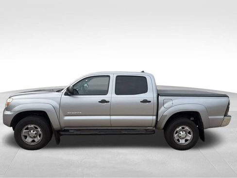 Used 2015 Toyota Tacoma PreRunner w/ SR5 Package RWD image 2
