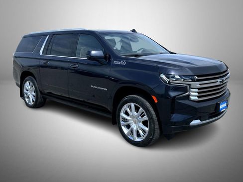 Certified 2023 Chevrolet Suburban High Country image 3