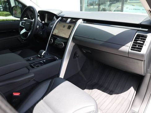Used 2024 Land Rover Discovery S AWD/4WD image 22