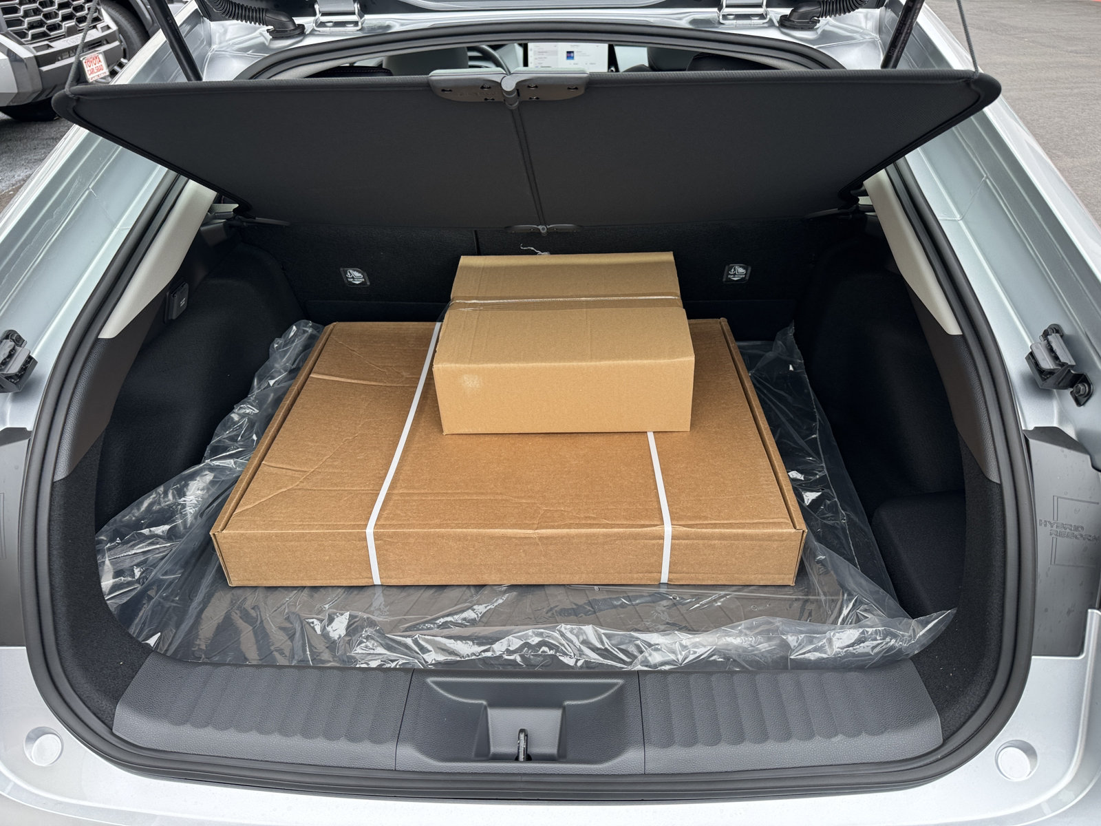 New 2027 Toyota Prius Plug-In Hybrid FWD image 9