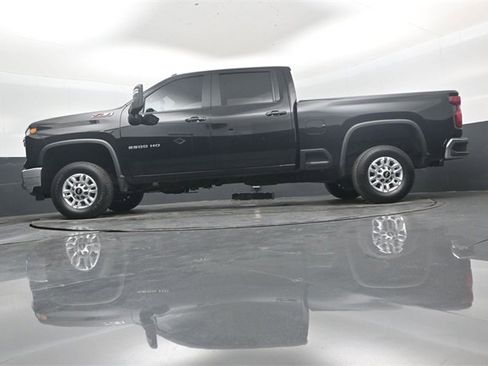 Used 2024 Chevrolet Silverado 2500 LT w/ Z71 Off-Road Package image 40