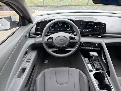 New 2026 Hyundai Elantra Hybrid FWD image 29