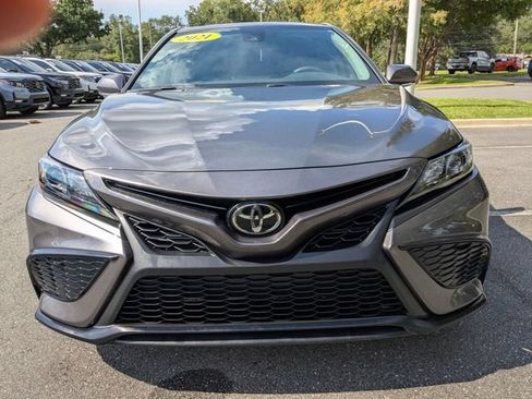 Used 2021 Toyota Camry SE FWD image 3