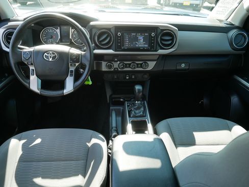 Used 2019 Toyota Tacoma SR5 AWD/4WD image 10