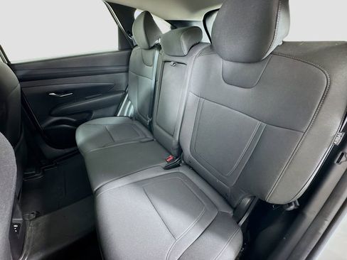 Certified 2025 Hyundai Tucson SE image 24