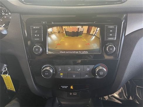 Used 2021 Nissan Rogue Sport S image 14