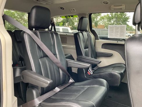 Used 2015 Chrysler Town & Country Touring w/ Driver Convenience Group FWD image 41