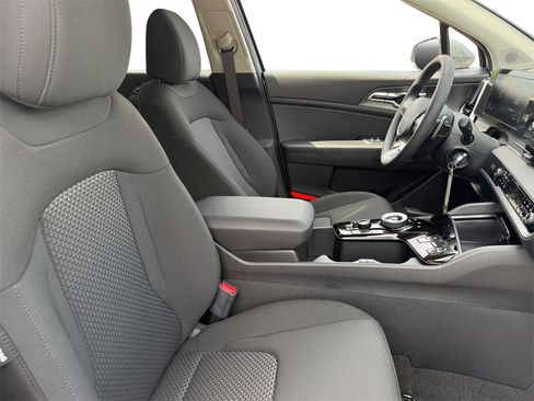 New 2025 Kia Sportage LX image 15