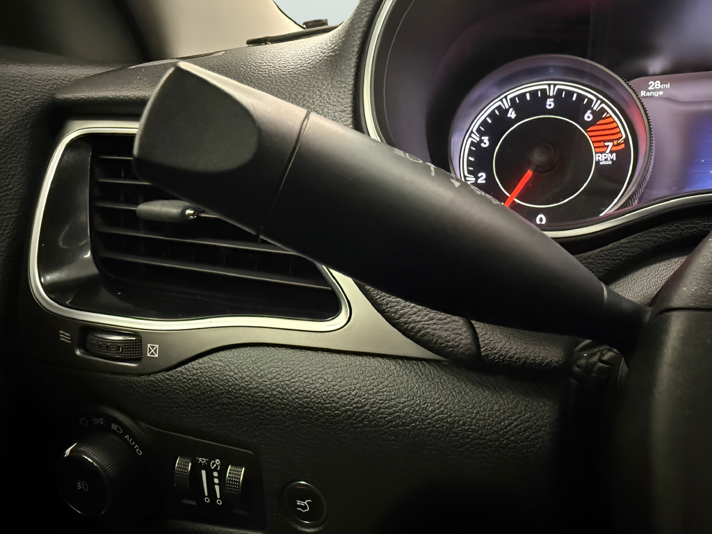 Used 2019 Jeep Cherokee Limited FWD image 20