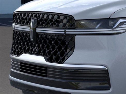 New 2025 Lincoln Navigator Reserve w/ Jet Appearance Package image 17