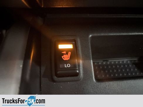 Used 2018 Nissan Titan PRO-4X image 8