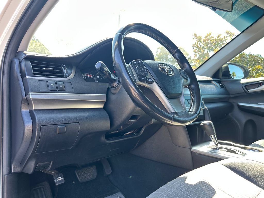 Used 2012 Toyota Camry SE FWD image 8