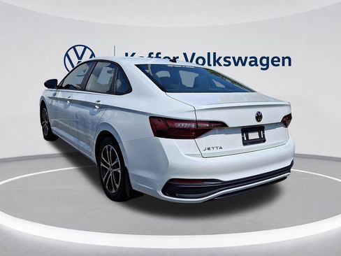Used 2024 Volkswagen Jetta Sport FWD image 4