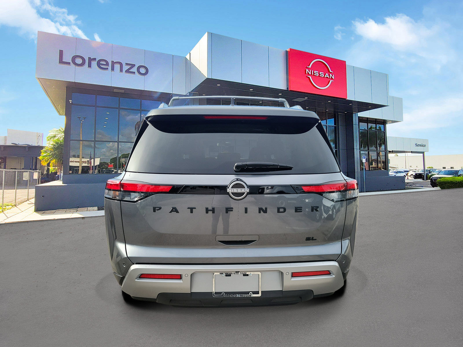 Used 2024 Nissan Pathfinder SL w/ Black Appearance Package FWD image 6