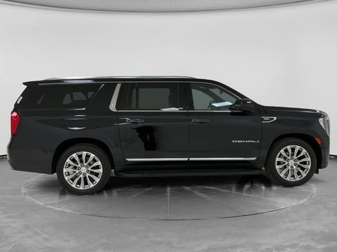 Used 2024 GMC Yukon XL Denali w/ Advanced Technology Package AWD/4WD image 2