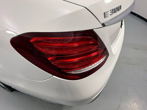 Used 2019 Mercedes-Benz E 300 4MATIC image 4