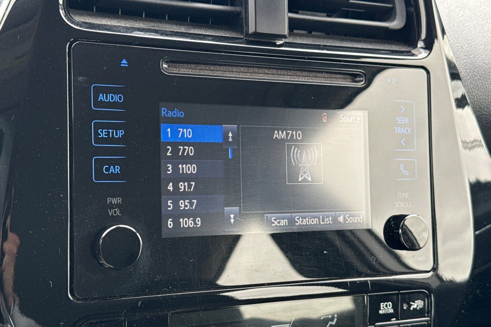 Used 2018 Toyota Prius One FWD image 22