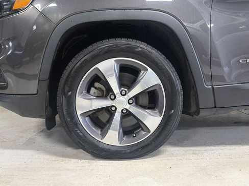 Used 2019 Jeep Cherokee Limited image 29
