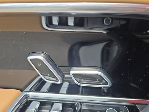 New 2025 Land Rover Range Rover SE image 29