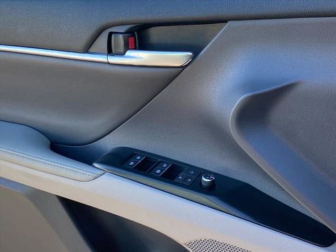 Used 2020 Toyota Camry XLE image 20