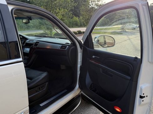 Used 2012 Cadillac Escalade 2WD image 19